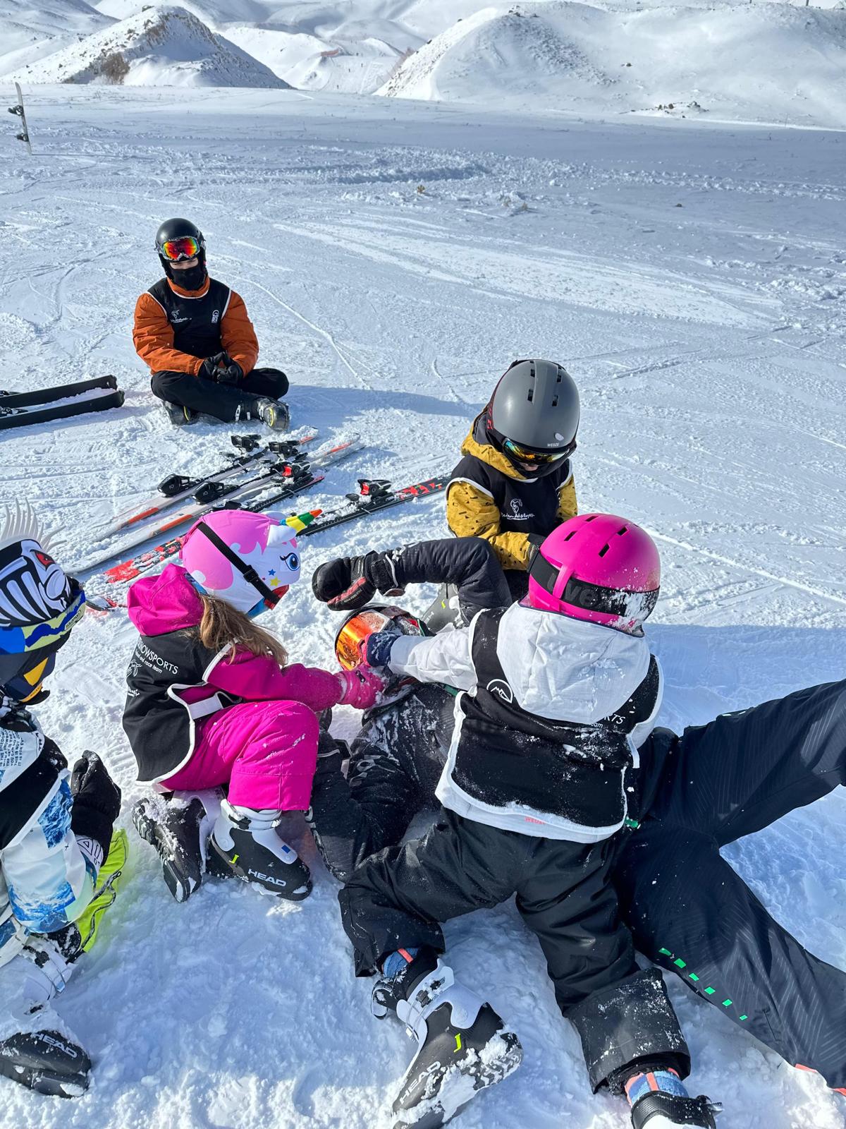 EĞLENCEYE KAR KARIŞTI !