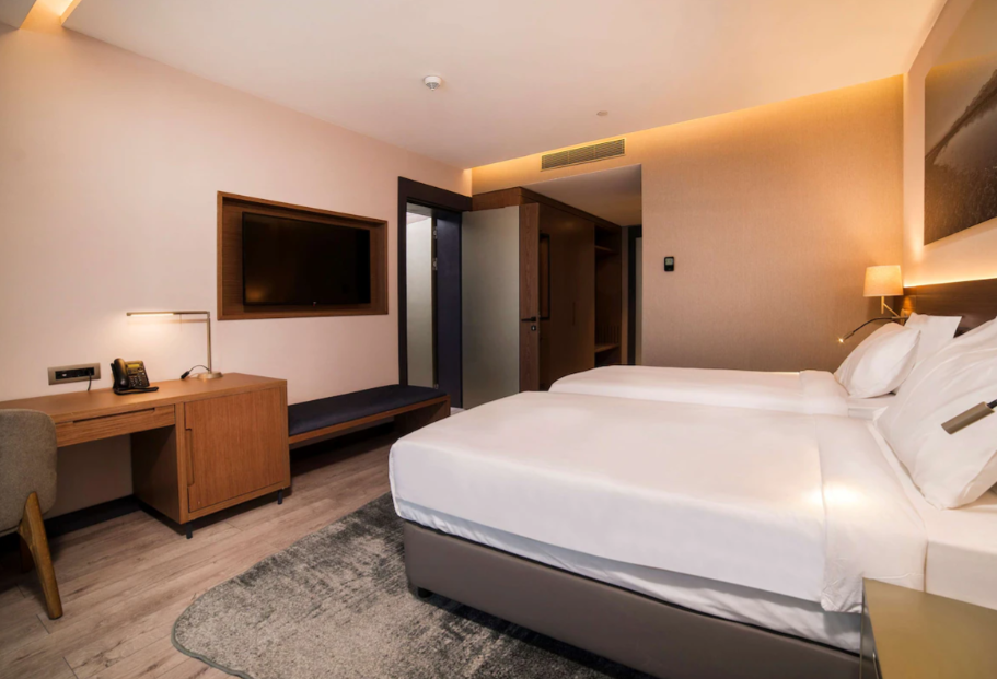 EĞLENCEYE KAR KARIŞTI !