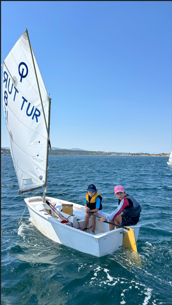 ISTYAKAMPTA ILE RÜZGARLA DOSTUZ ÇOCUKLU AİLE YELKEN KAMPI